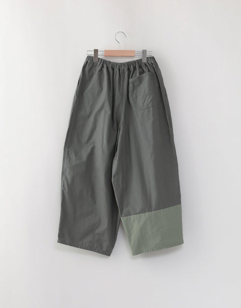 バックサテンの切替バルーンパンツ