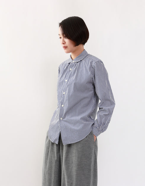 コットンブロードのネックギャザーシャツ