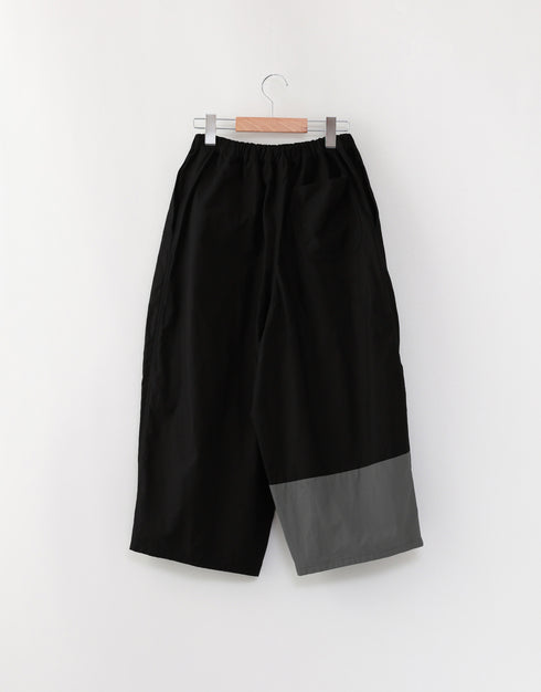 バックサテンの切替バルーンパンツ