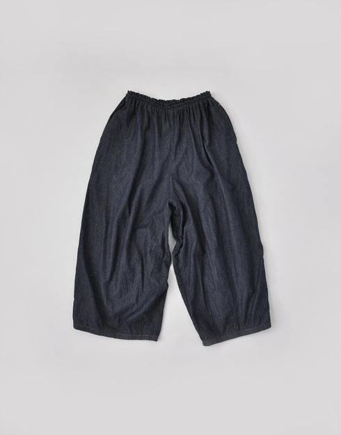 インディゴライトデニムのバルーンパンツ