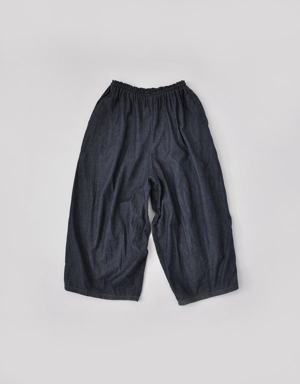 インディゴライトデニムのバルーンパンツ