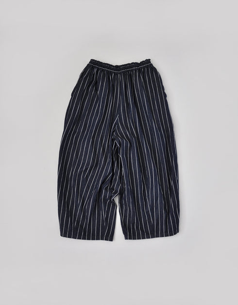 ライトデニムストライプのバルーンパンツ