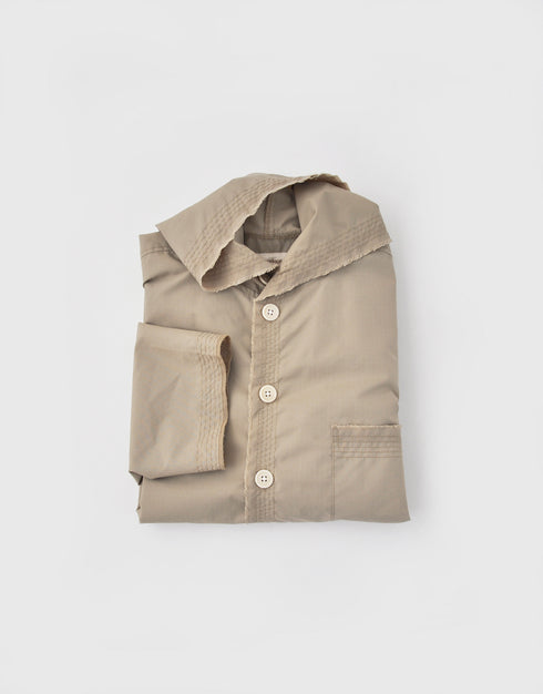 ナイロンリップのフードシャツ