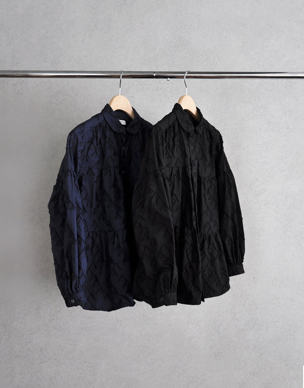 三角カットジャカードの6ギャザーシャツ