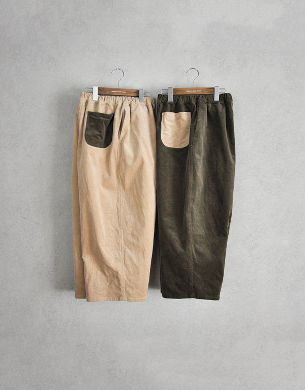 ストレッチコーデュロイのバルーンパンツ