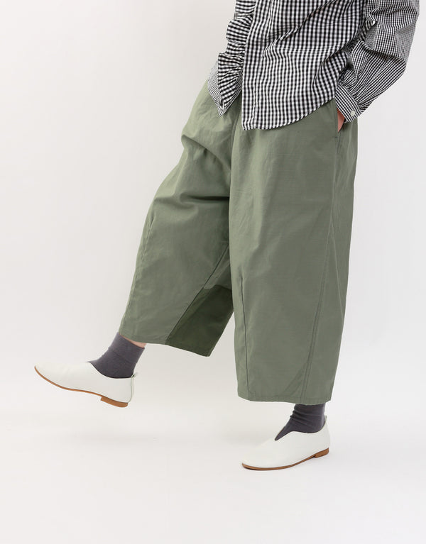 バックサテンの切替バルーンパンツ