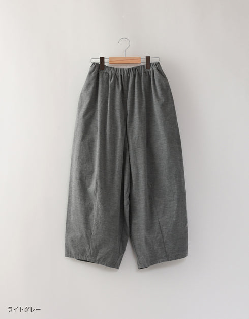 シャツコールのバルーンパンツ