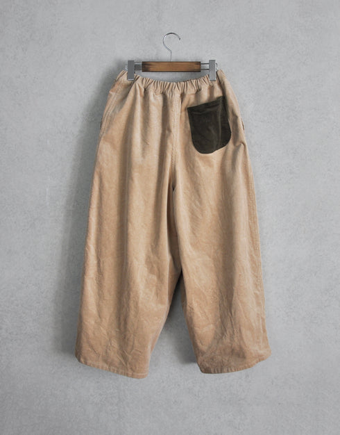 ストレッチコーデュロイのバルーンパンツ