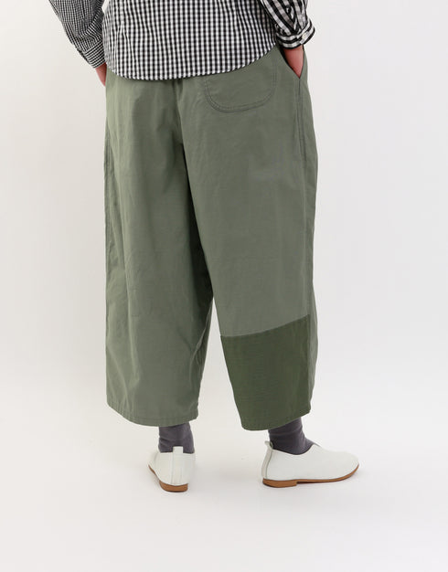 バックサテンの切替バルーンパンツ