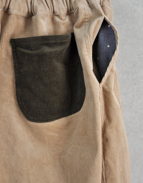 ストレッチコーデュロイのバルーンパンツ