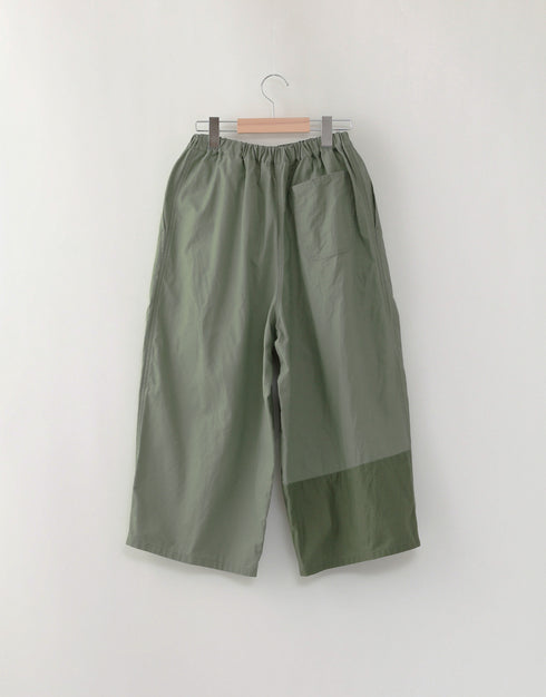 バックサテンの切替バルーンパンツ