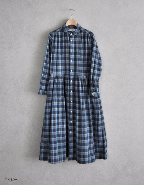 チェックのギャザーシャツドレス