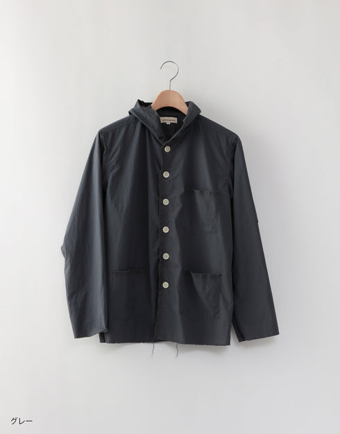 はっ水ナイロンのフーディーシャツ