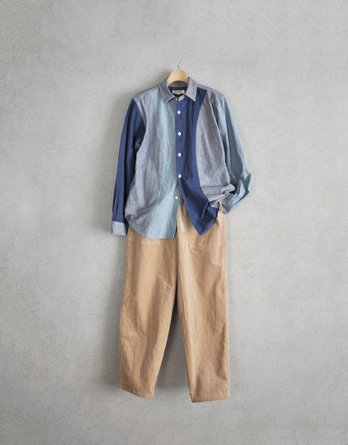 ストレッチコーデュロイのテーパードパンツ