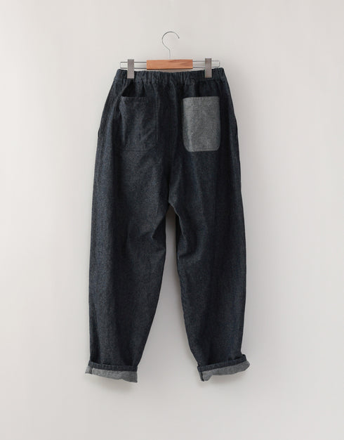 デニムのバックラインパンツ