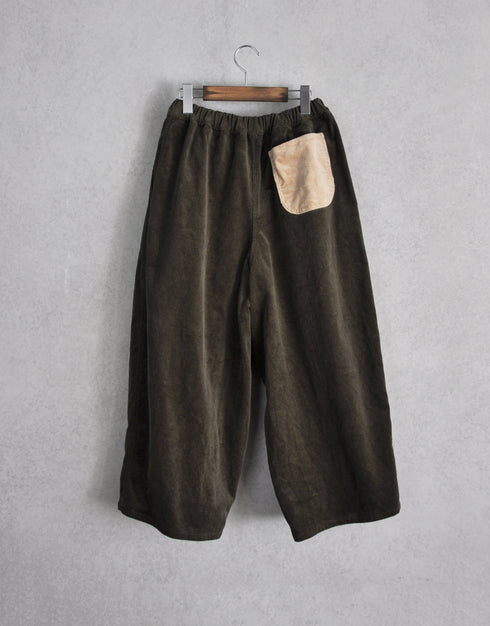 ストレッチコーデュロイのバルーンパンツ