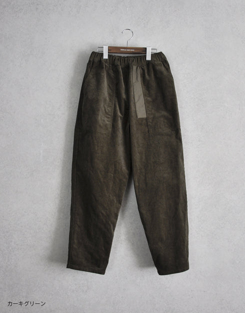ストレッチコーデュロイのテーパードパンツ