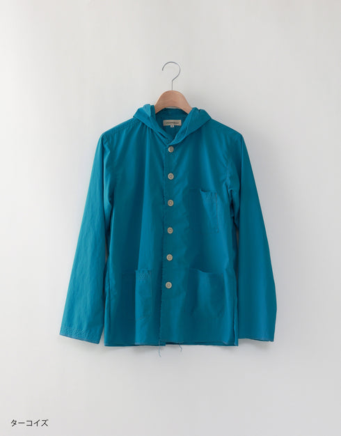 はっ水ナイロンのフーディーシャツ