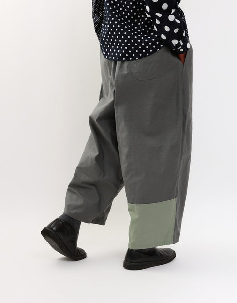 バックサテンの切替バルーンパンツ