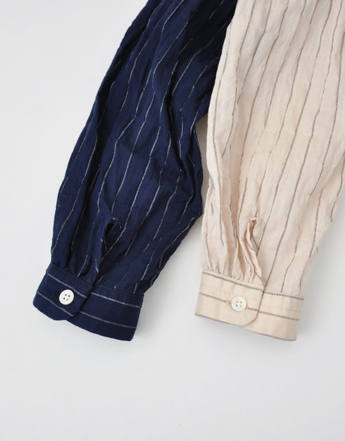 シャーリングストライプの6ギャザーシャツ