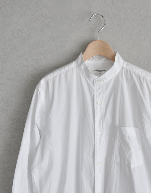 コットンブロードのスタンドカラーシャツ