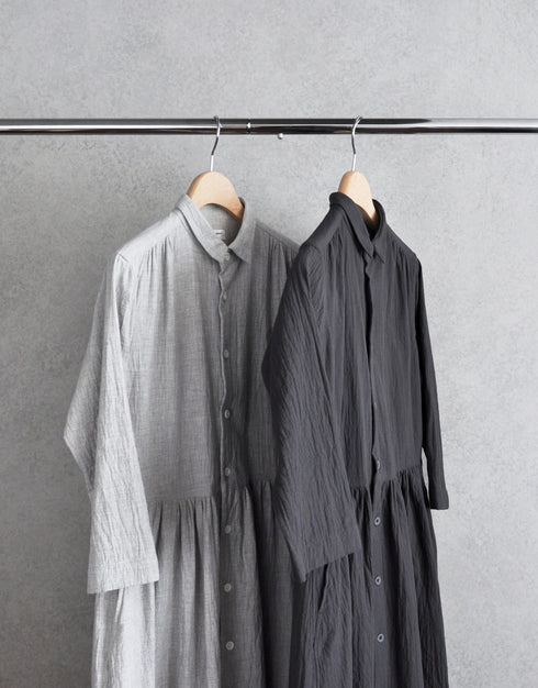 ダブルクロスのギャザーシャツドレス