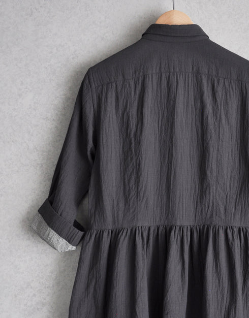 ダブルクロスのギャザーシャツドレス