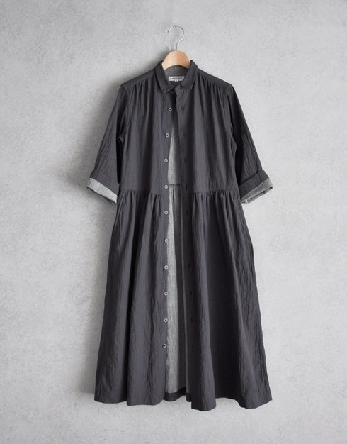 ダブルクロスのギャザーシャツドレス