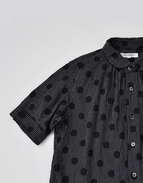 水玉ジャカードのネックギャザー半袖シャツ