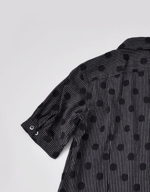 水玉ジャカードのネックギャザー半袖シャツ