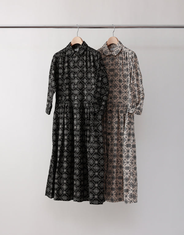 リネンのギャザーシャツドレス