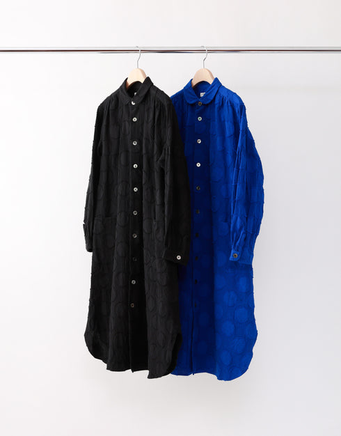 水玉カットジャカードのシャツドレス
