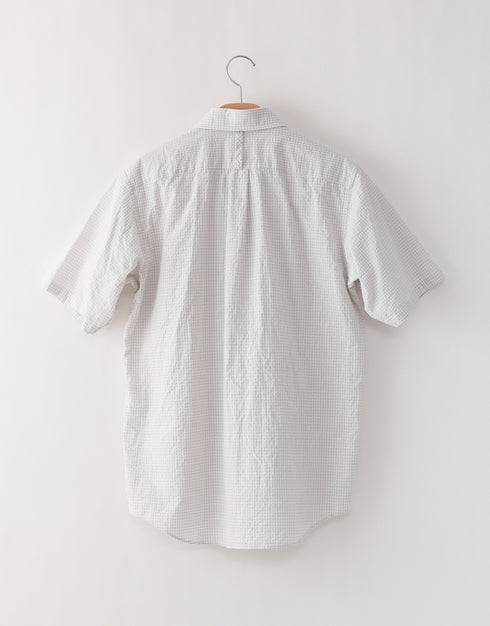 シアサッカーの半袖ボタンダウンシャツ