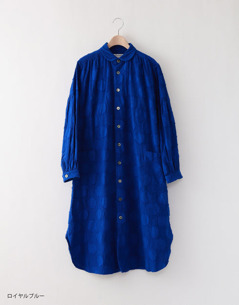 水玉カットジャカードのシャツドレス