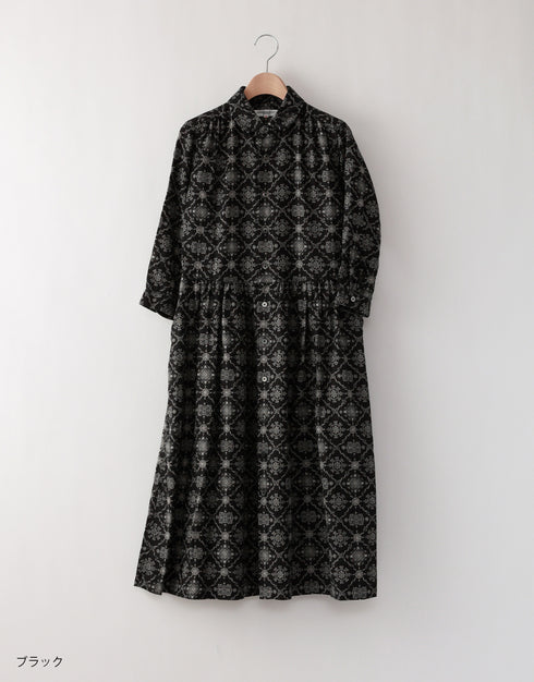 リネンのギャザーシャツドレス