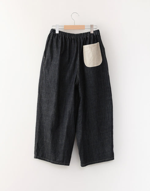 デニムのバルーンパンツ