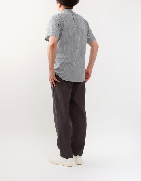 シアサッカーの半袖スタンドカラーシャツ