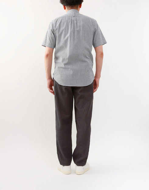 シアサッカーの半袖スタンドカラーシャツ