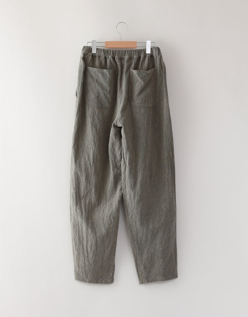 染めのテーパードパンツ