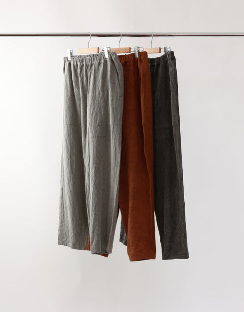 染めのテーパードパンツ