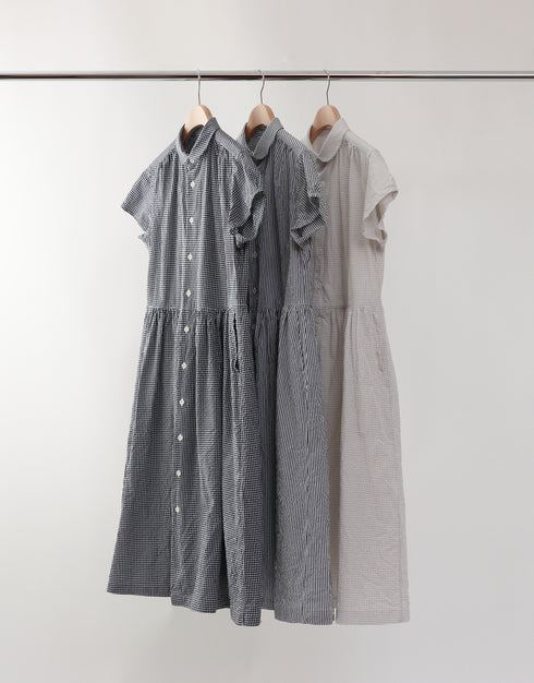 シアサッカーの半袖ギャザーシャツドレス