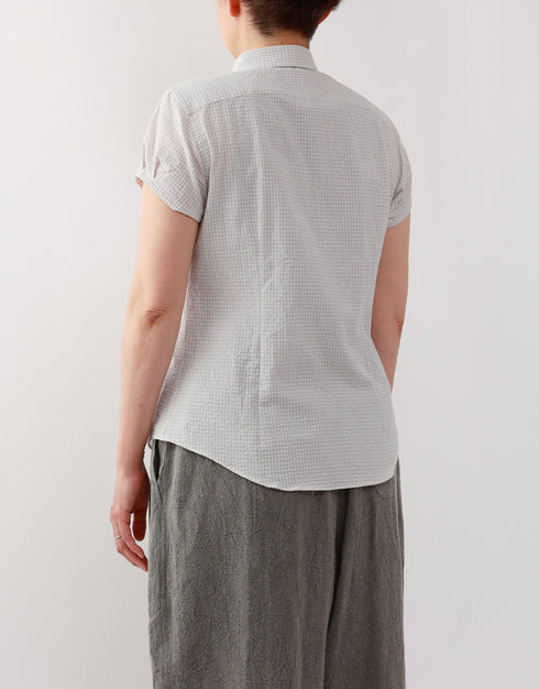 シアサッカーの半袖ネックギャザーシャツ