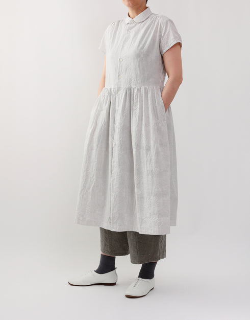 シアサッカーの半袖ギャザーシャツドレス