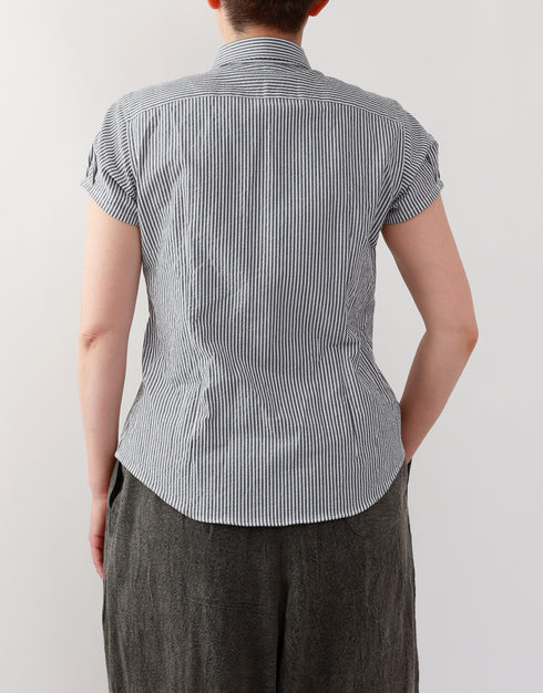 シアサッカーの半袖ネックギャザーシャツ