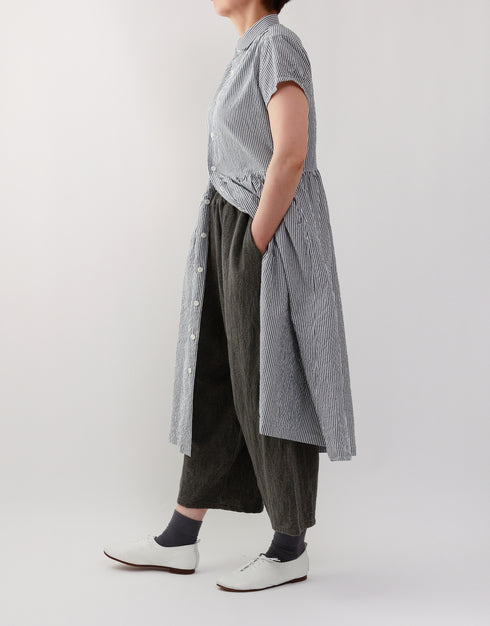 シアサッカーの半袖ギャザーシャツドレス