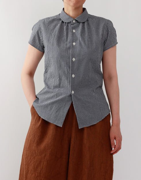 シアサッカーの半袖ネックギャザーシャツ