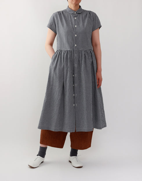 シアサッカーの半袖ギャザーシャツドレス