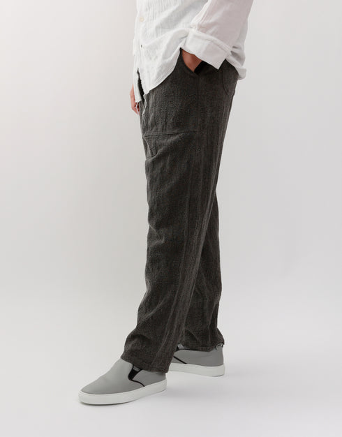 染めのテーパードパンツ