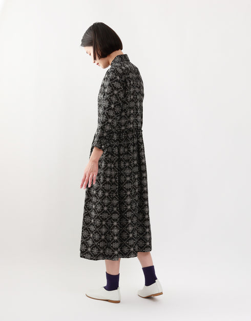 リネンのギャザーシャツドレス