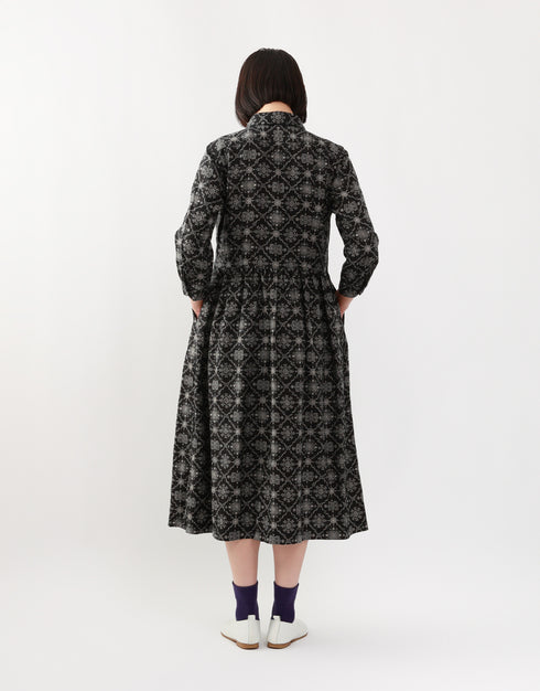 リネンのギャザーシャツドレス